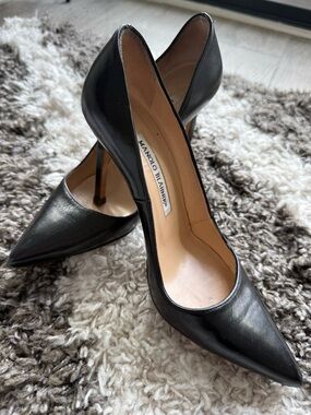 Manolo Blahnik Black Leather Pointed Toe Stiletto Pumps